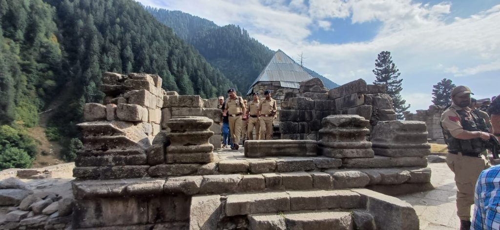 Kashmiri Pandits start historic Gangabal-Harmukh Yatra in J&K’s Ganderbal kashmiri-pandits-start-historic-gangabal-harmukh-yatra-in-j&k’s-ganderbal