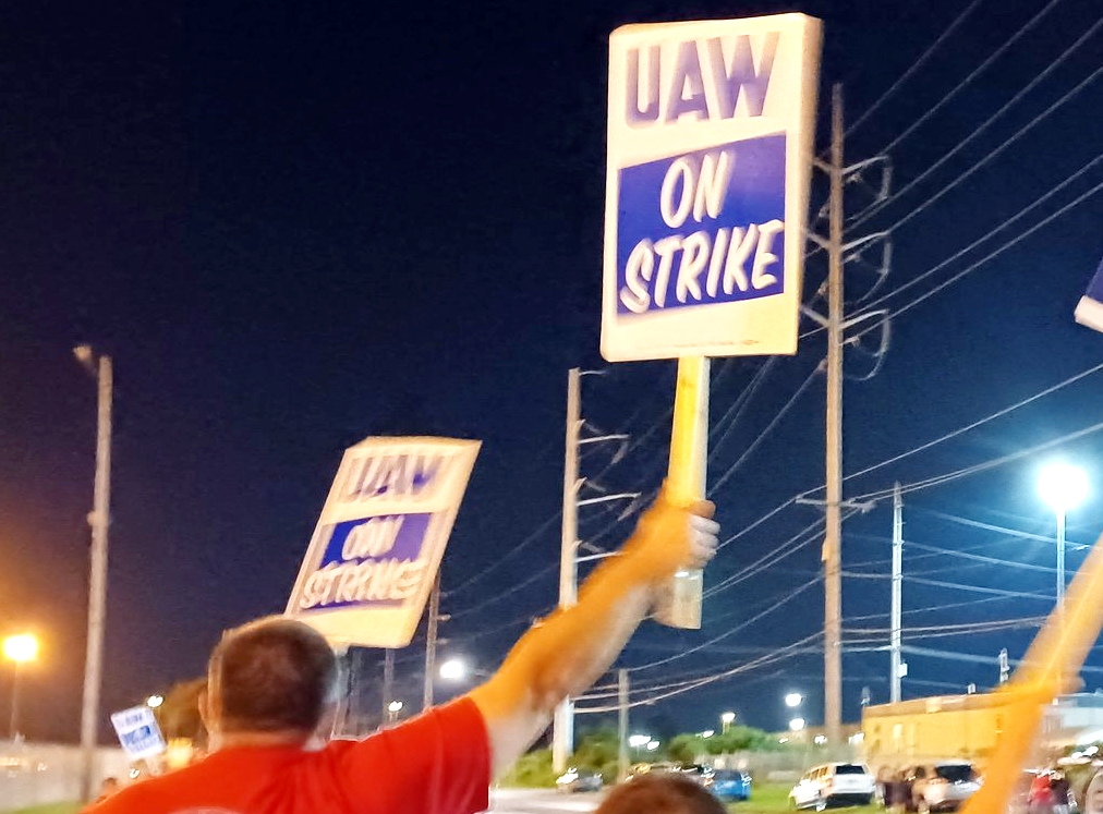 US auto strike spreads to 38 GM, Stellantis NV parts distribution centers us-auto-strike-spreads-to-38-gm,-stellantis-nv-parts-distribution-centers