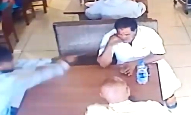 TN DMK leader attacked with swords in B’luru; video goes viral tn-dmk-leader-attacked-with-swords-in-b’luru;-video-goes-viral