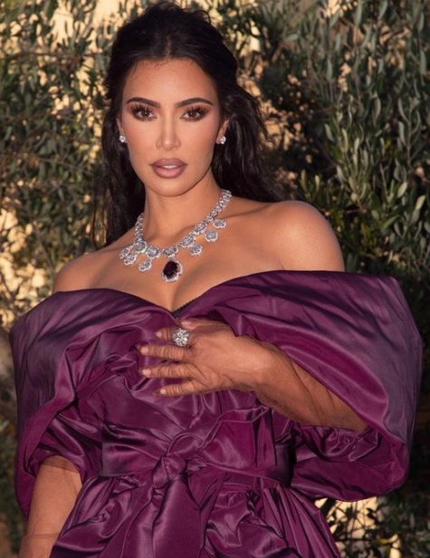 Kim Kardashian called ‘fraud’ after flaunting daughter North’s sunset painting kim-kardashian-called-‘fraud’-after-flaunting-daughter-north’s-sunset-painting