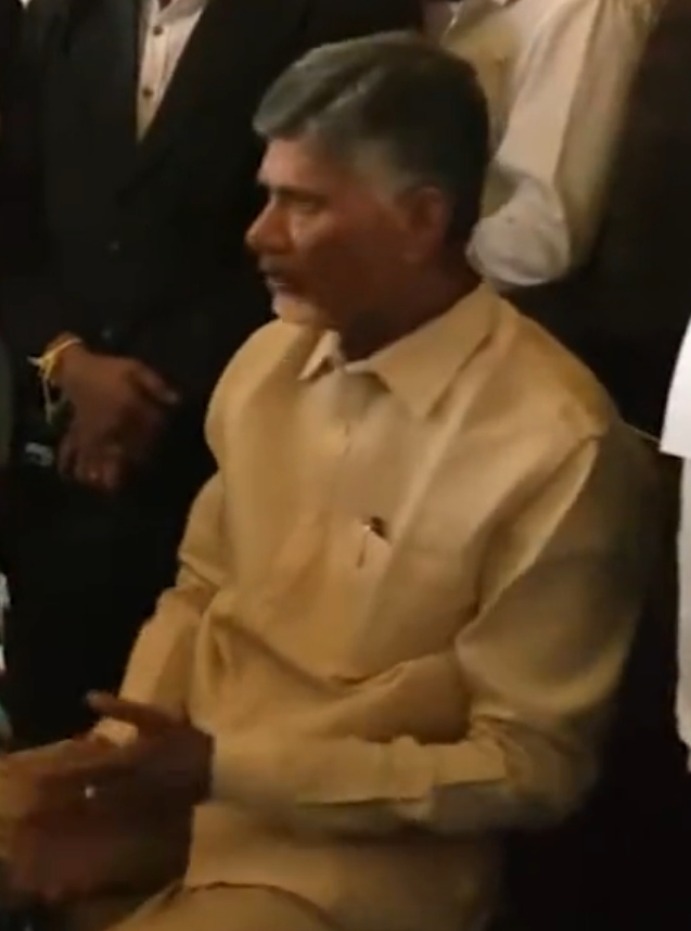 Andhra CID continues questioning Chandrababu Naidu for 2nd day andhra-cid-continues-questioning-chandrababu-naidu-for-2nd-day