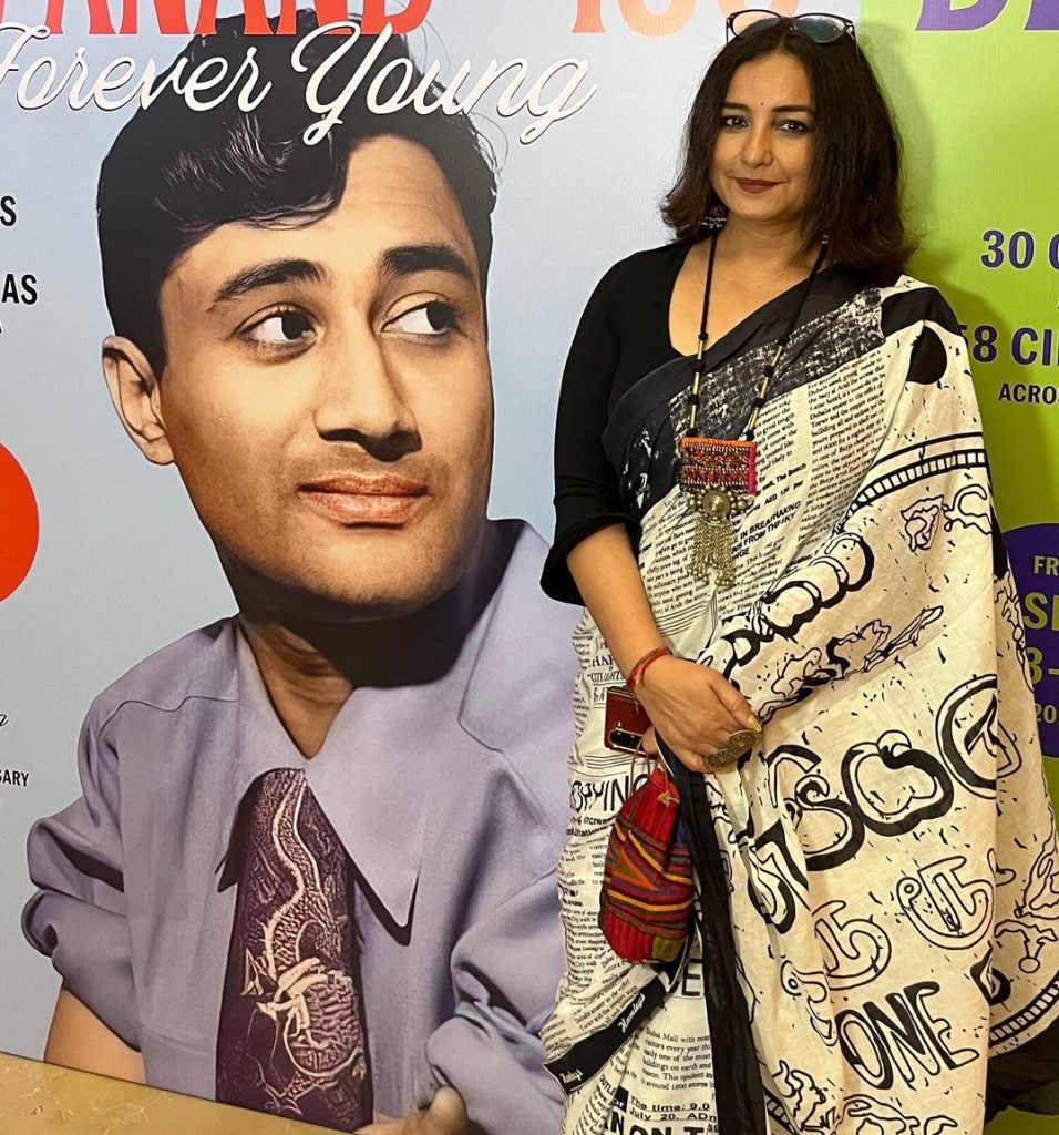 Divya Dutta watches ‘Guide’ in theater to celebrate 100 years of Dev Anand divya-dutta-watches-‘guide’-in-theater-to-celebrate-100-years-of-dev-anand