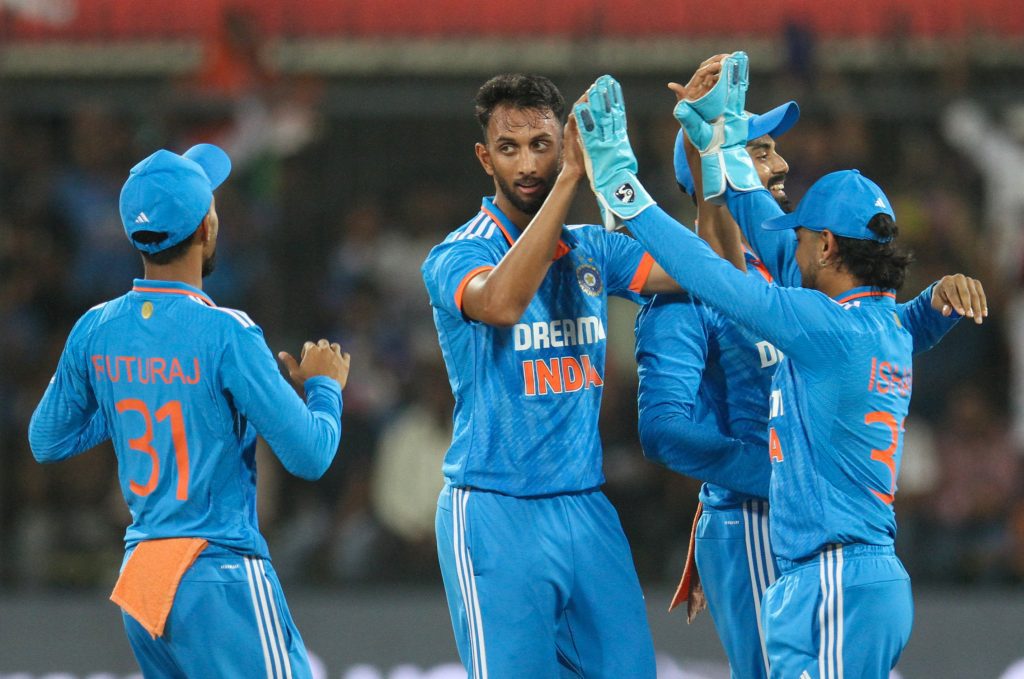 2nd ODI: Iyer, Gill, Suryakumar, Rahul, spinners shine as India clinch series win over Australia 2nd-odi:-iyer,-gill,-suryakumar,-rahul,-spinners-shine-as-india-clinch-series-win-over-australia