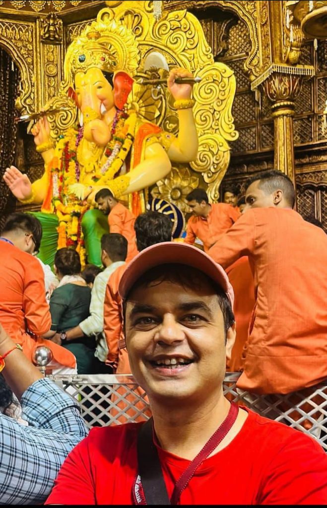 sandeep-anand-visits-lalbaugcha-raja-ahead-of-‘may-i-come-in-madam’s-release