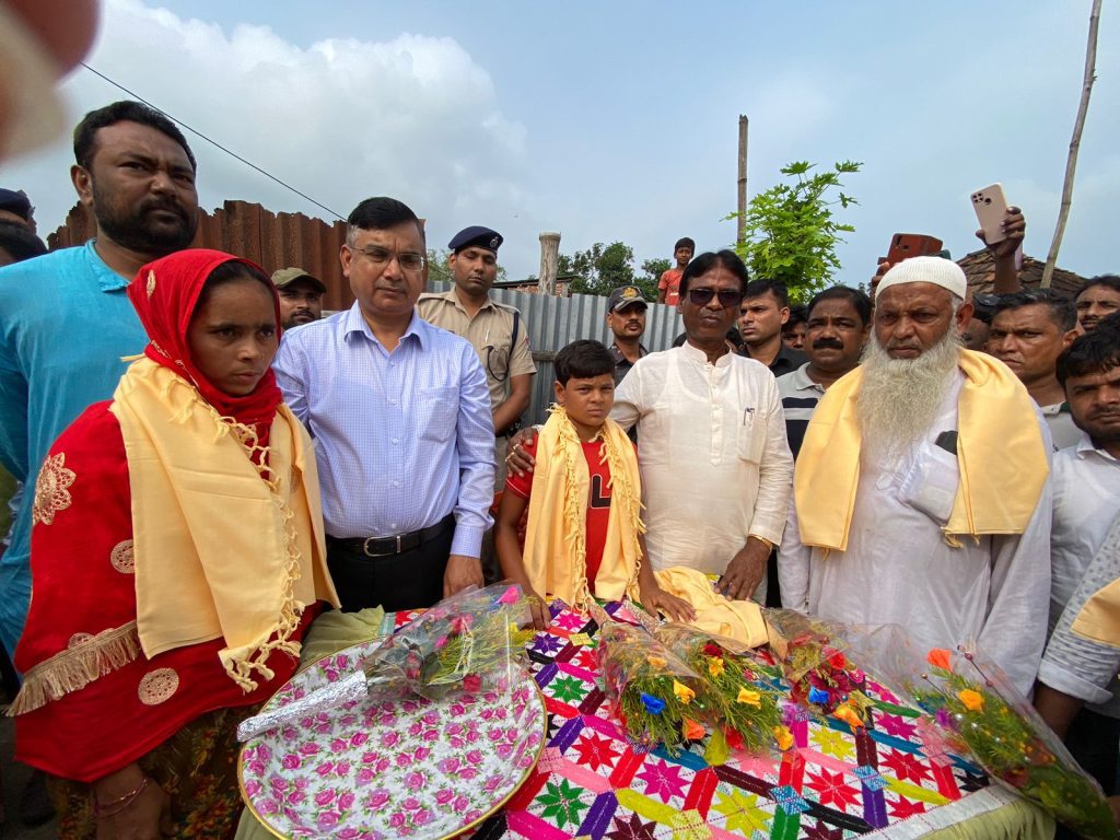 railways-rewards-boy-for-flagging-track-damage,-preventing-train-mishap