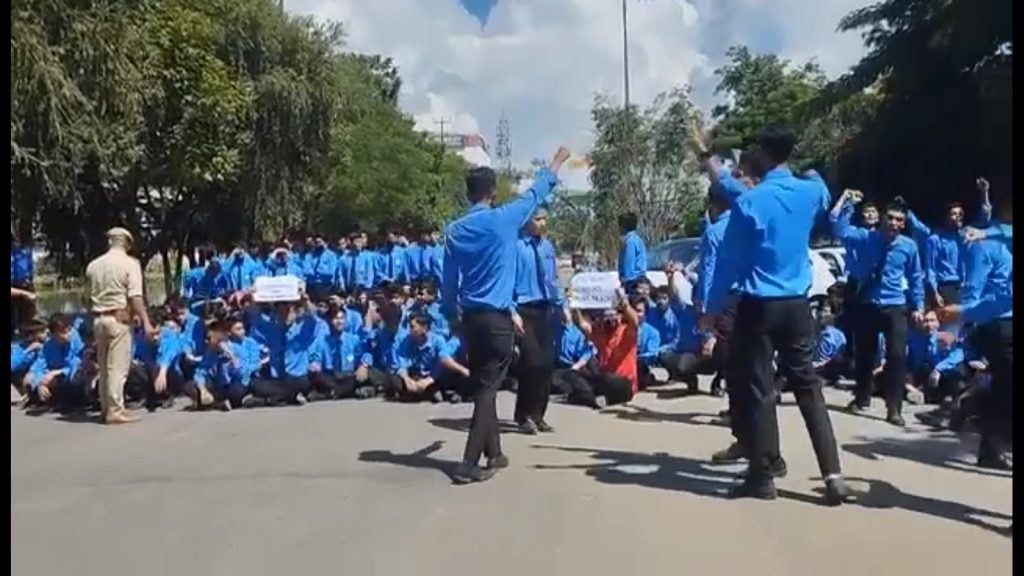 after-students’-stir,-manipur-govt-reimposes-internet-ban-for-5-days