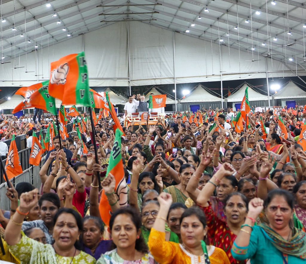 gujarat-played-an-important-role-in-whatever-we-did-for-women-empowerment:-pm