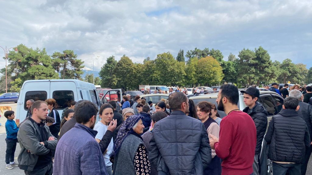 nearly-30,000-refugees-flee-to-armenia-from-nagorno-karabakh