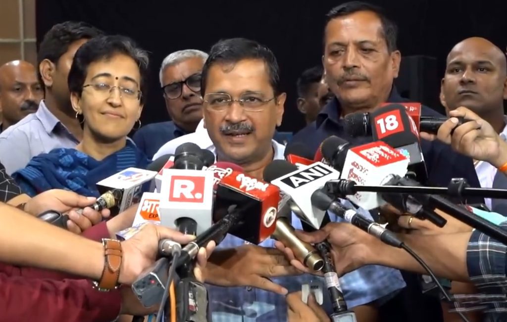 will-you-resign-if-nothing-found-in-probe,-kejriwal-asks-pm-modi-over-house-renovation-row