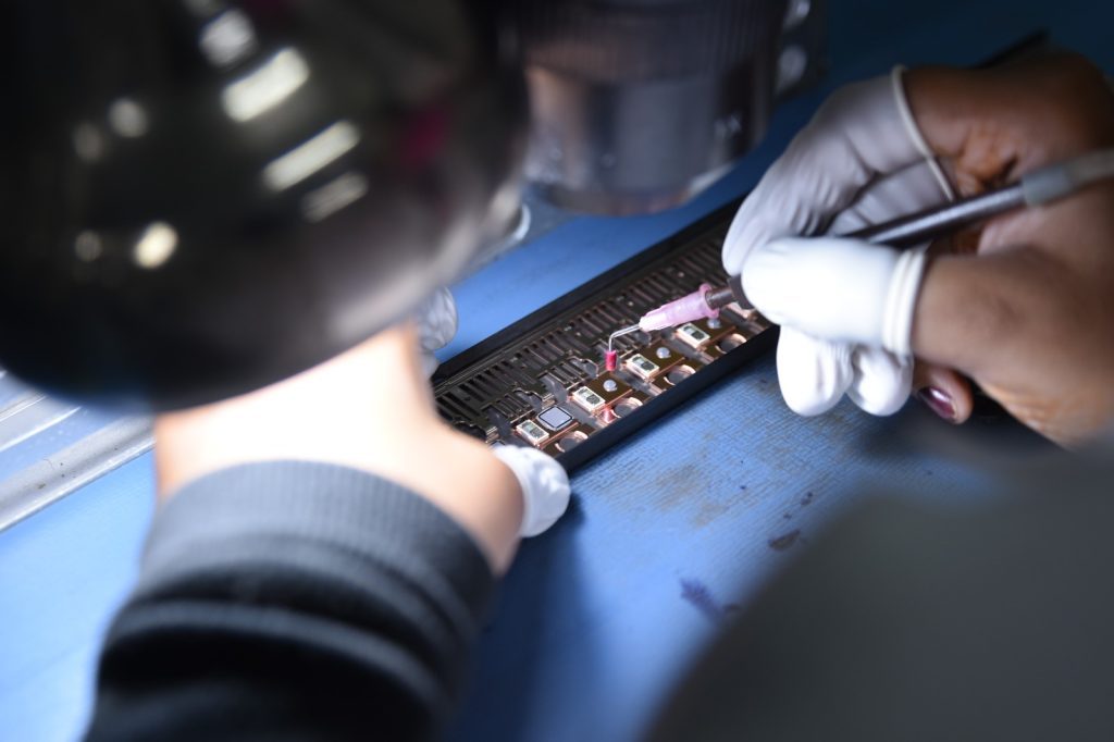 cdil’s-new-packaging-line-in-mohali-another-push-to-india’s-chip-journey:-mos-it