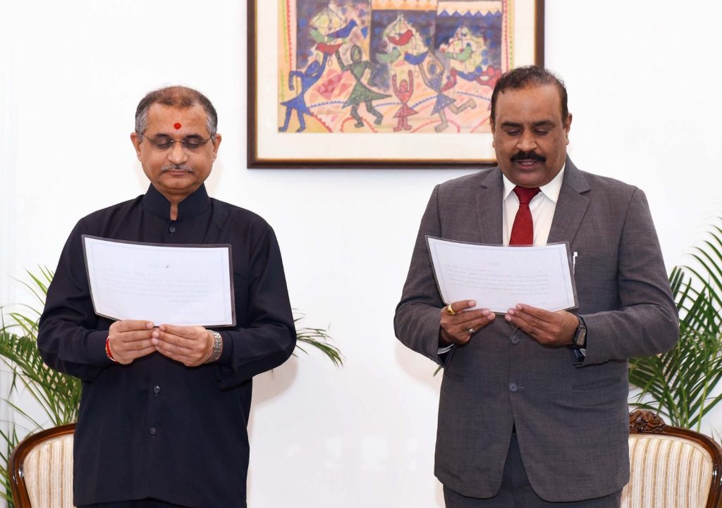 former-chairman-of-gujarat-public-service-commission-takes-oath-as-upsc-member