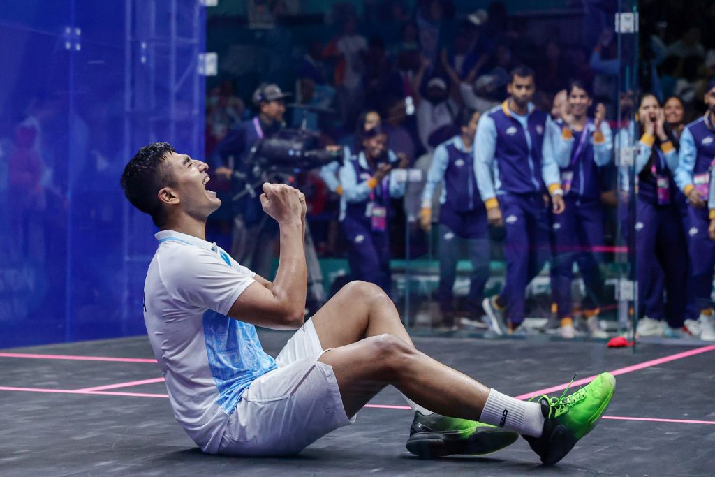 asian-games:-man-who-wanted-to-quit-squash-in-2021-wins-gold-for-india-with-dramatic-win-against-pakistan