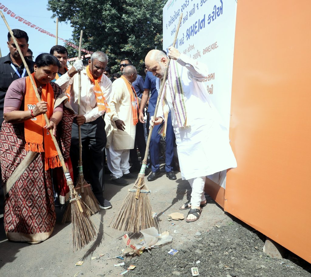 amit-shah-leads-cleanliness-drive-in-ahmedabad-ahead-of-gandhi-jayanti