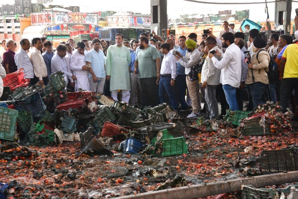 gopal-rai-visits-azadpur-mandi,-says-directions-given-to-complete-repair-work-within-45-days