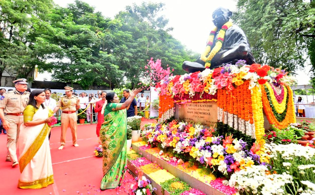 telangana-governor-pays-tributes-at-hyderabad’s-bapu-ghat
