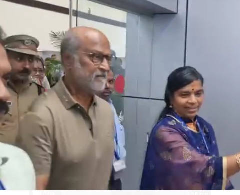 Shouts of Thalaivar.. Thalaivar, as Rajinikanth arrives in Thiruvananthapuram shouts-of-thalaivar.-thalaivar,-as-rajinikanth-arrives-in-thiruvananthapuram