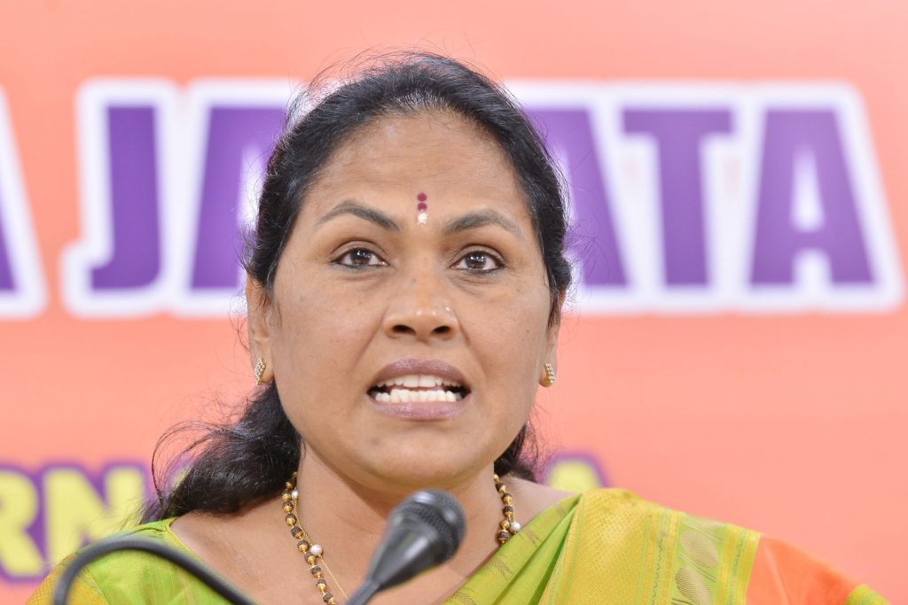 shivamogga-communal-clash-abetted-by-k’taka-cm-siddaramaiah,-home-minister-parameshwara:-union-minister