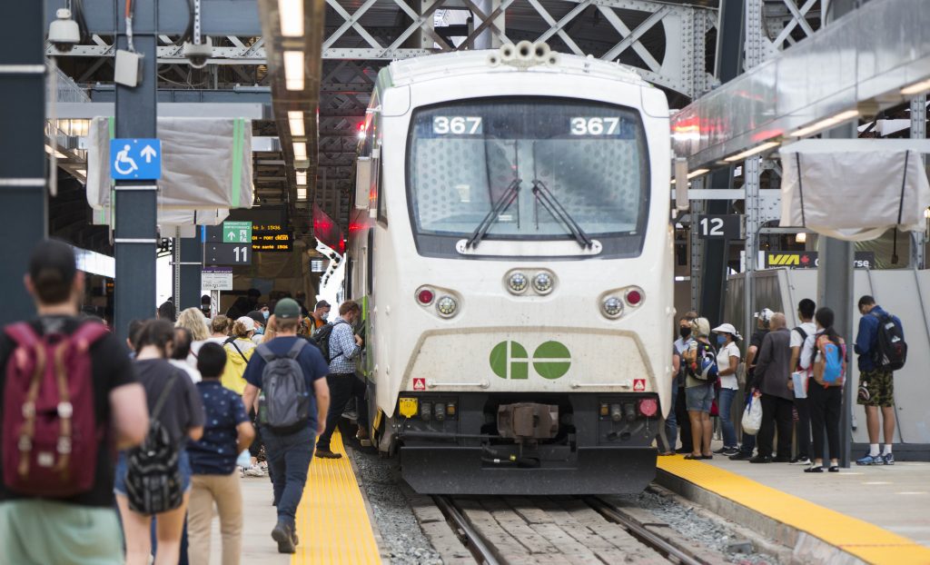 network-failure-causes-railway-shutdown-in-toronto