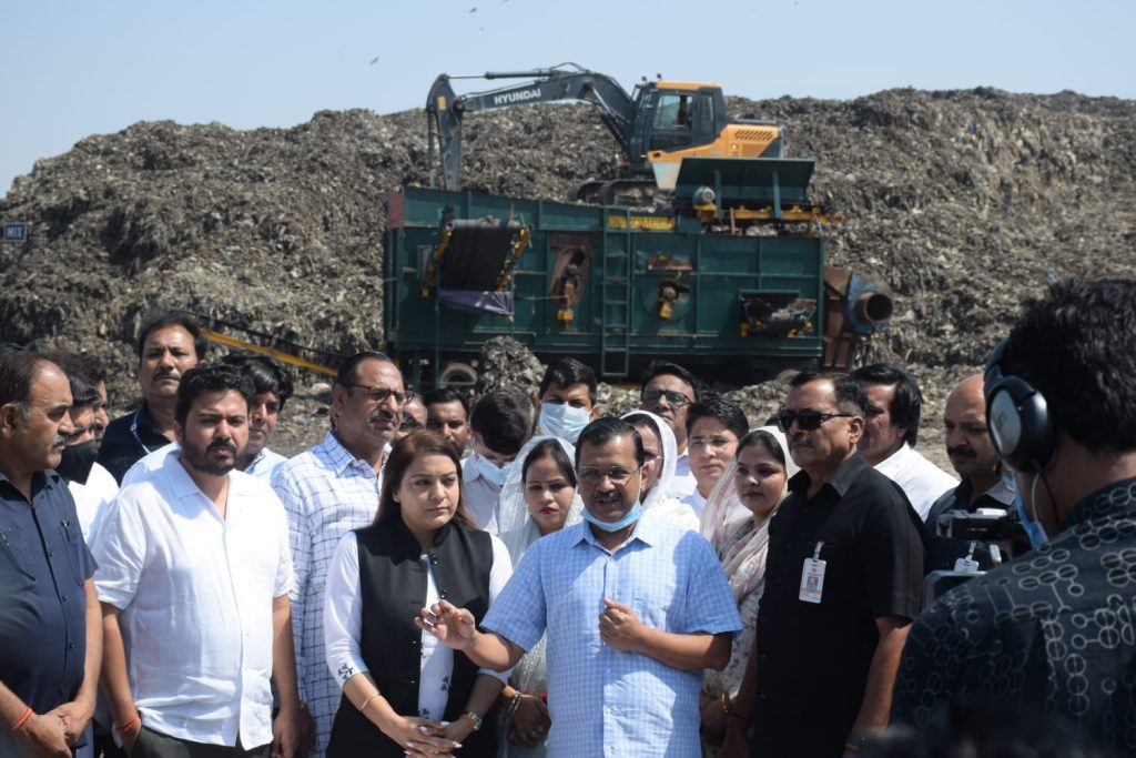 kejriwal-inspects-okhla-landfill-site,-says-additional-agency-to-be-recruited-for-garbage-removal