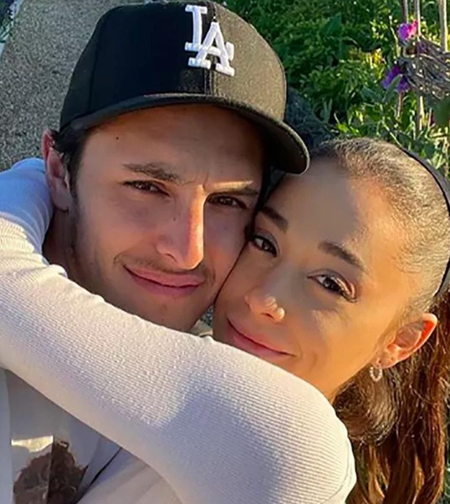 ariana-grande,-dalton-gomez-settle-divorce-months-after-2nd-anniversary