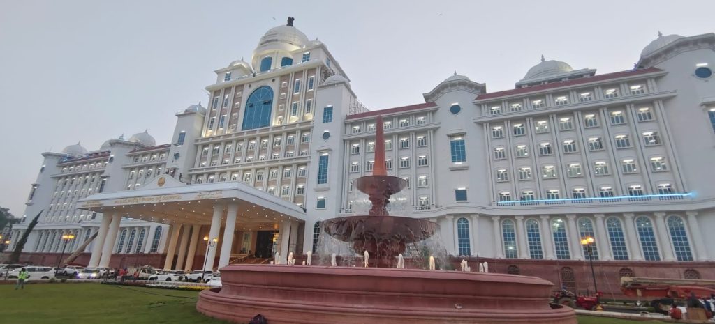 ec-shunts-out-4-collectors,-3-police-commissioners-in-telangana