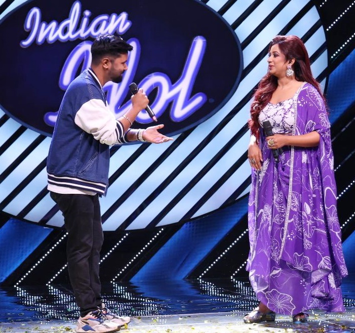 Shreya Ghoshal performs ‘Ami Je Tomar’ with ‘Indian Idol 14’ contestant shreya-ghoshal-performs-‘ami-je-tomar’-with-‘indian-idol-14’-contestant