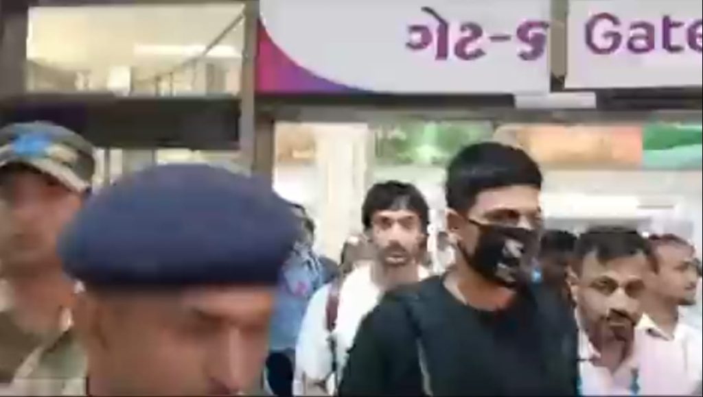 men’s-odi-wc:-recuperating-shubman-gill-reaches-ahmedabad-ahead-of-pakistan-clash