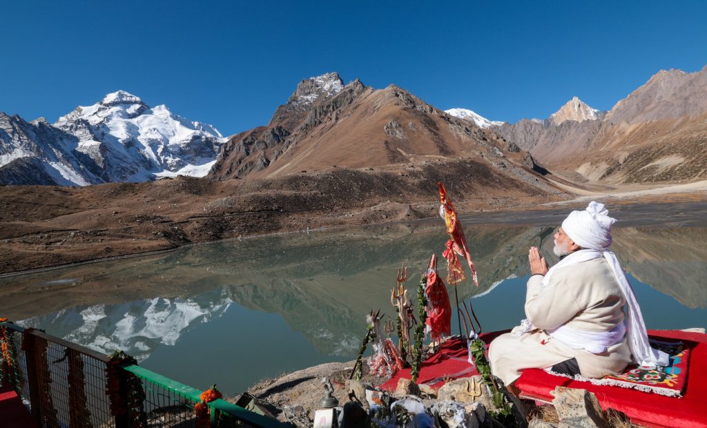pm-modi-visits-adi-kailash-in-uttarakhand’s-pithoragarh,-offers-prayers-at-parvati-kund-temple