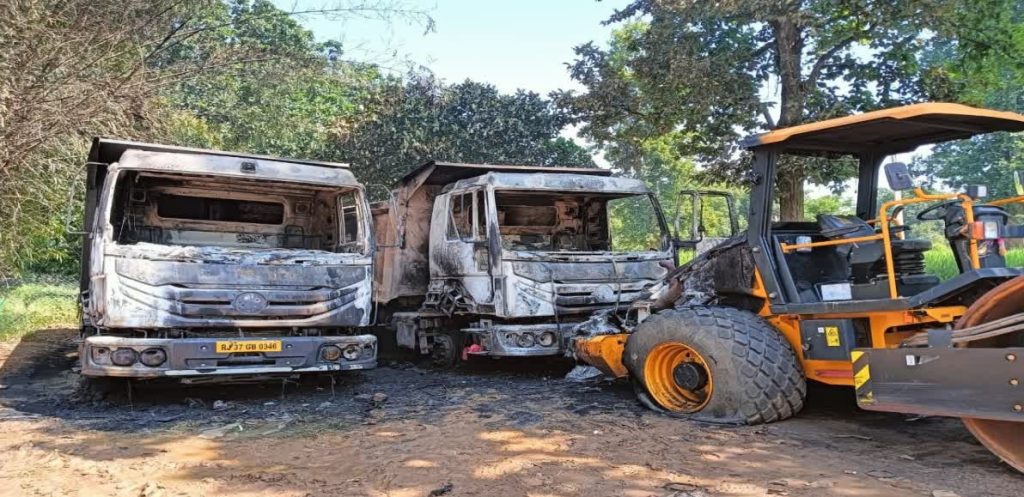 Maoists burn four vehicles at railway construction site in Jharkhand’s Hazaribagh maoists-burn-four-vehicles-at-railway-construction-site-in-jharkhand’s-hazaribagh