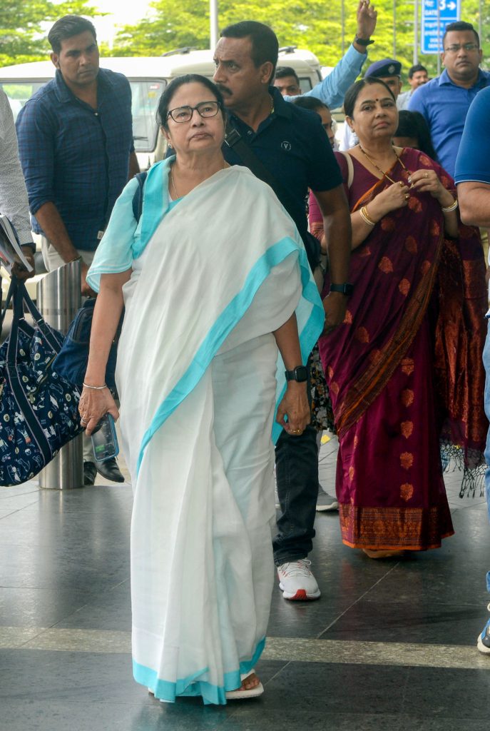 Mamata Banerjee will not step out of her residence during Durga Puja due to ailment mamata-banerjee-will-not-step-out-of-her-residence-during-durga-puja-due-to-ailment