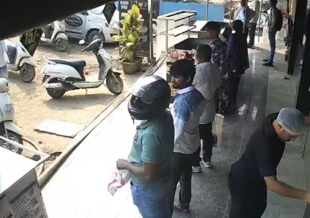man’s-shooting-bid-in-thane-bakery-fails-as-pistol-jams