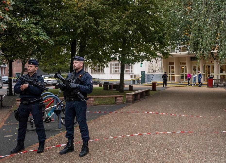 france-raises-security-alert-to-highest-level-after-school-attack