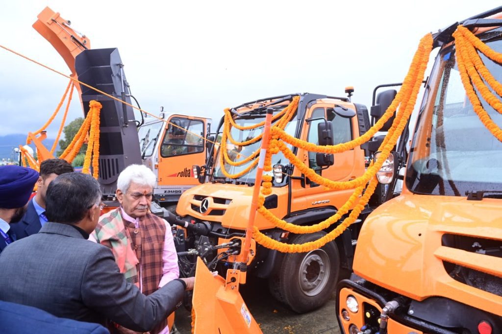 j&k-gets-specialised-snow-clearance-equipment