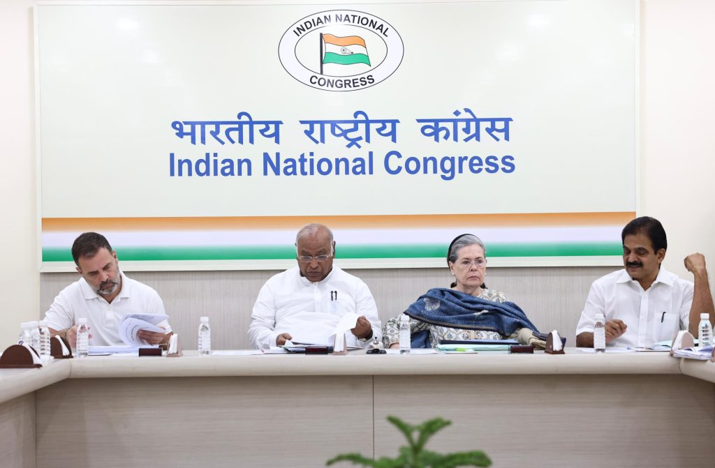 Congress CEC meets for 2nd time in day to finalise candidates for MP (Lead) congress-cec-meets-for-2nd-time-in-day-to-finalise-candidates-for-mp-(lead)