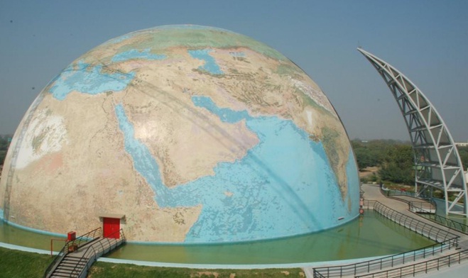 gujarat-cm-reviews-plans-to-expand-science-city-ahmedabad