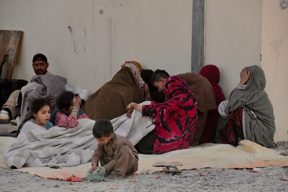 as-deadline-ends,-pak-begins-nationwide-crackdown-against-undocumented-afghans