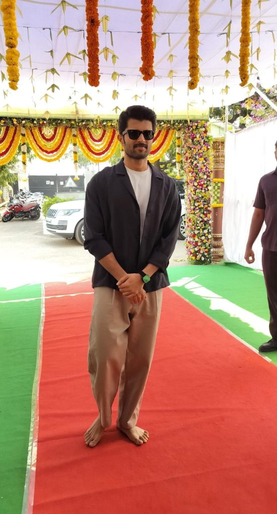 anand-deverakonda-participates-in-puja-to-commence-his-film-‘duet’