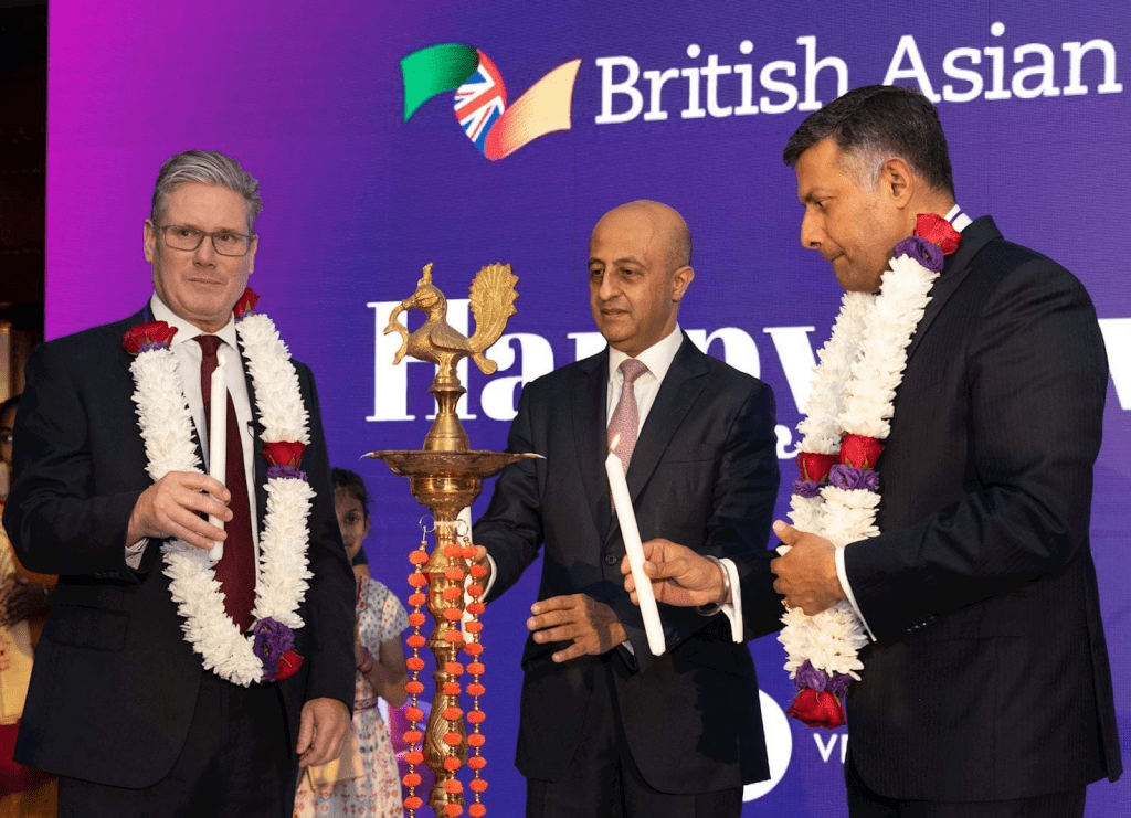 uk-opposition-leader-caelebrates-diwali-with-members-of-indian-community