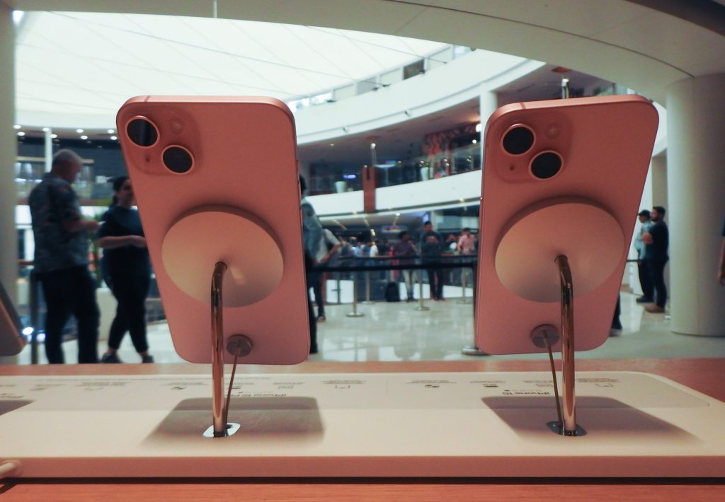 Apple logs $43.8 bn in iPhone sales, new September quarter record apple-logs-$43.8-bn-in-iphone-sales,-new-september-quarter-record