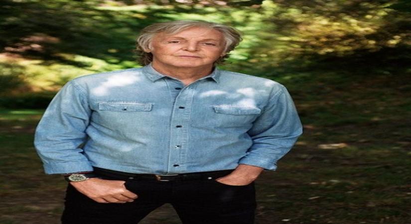 Paul McCartney ‘felt like he was reuniting with John Lennon’ for new
Beatles song paul-mccartney-‘felt-like-he-was-reuniting-with-john-lennon’-for-new
-beatles-song