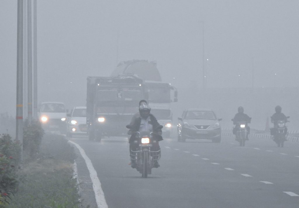 air-pollution-reaches-near-maximum-level-possible-in-delhi,-100-times-who’s-limits