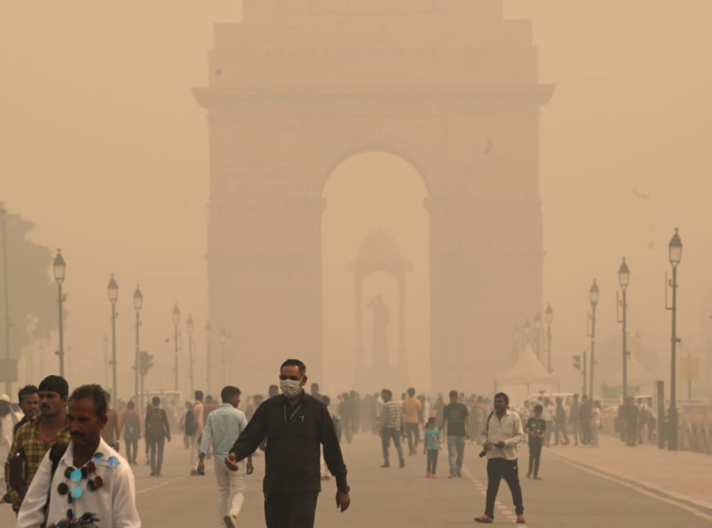 delhi’s-aqi-continues-to-be-in-‘severe’-category,-improves-slightly-at-some-points
