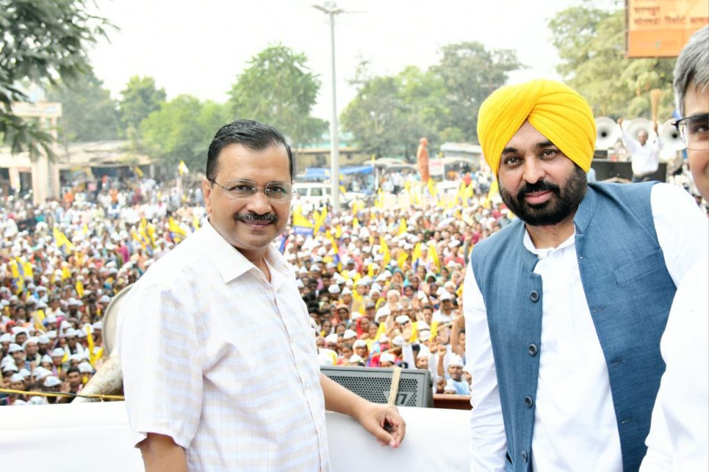 kejriwal-congratulates-punjab-cm-on-cabinet’s-approval-for-mukhyamantri-teerth-yatra-yojana