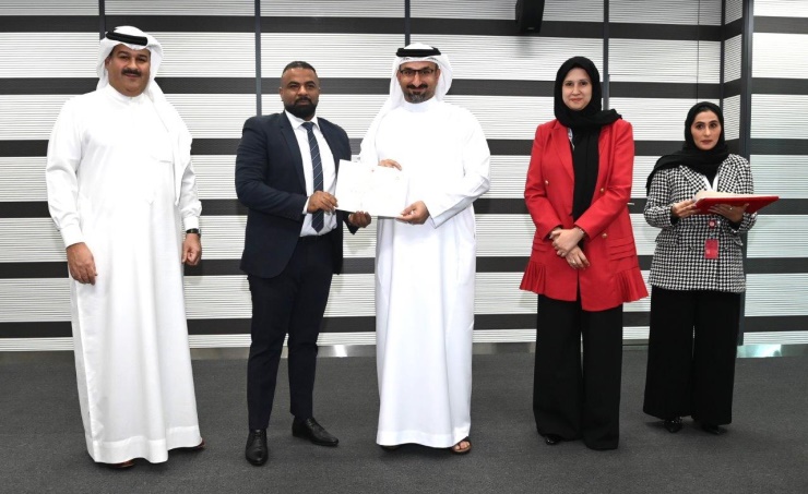 Industry Minister honours shops of December promotional campaigns