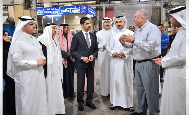 Municipalities Minister, Industry Minister inspect Manama Central Market