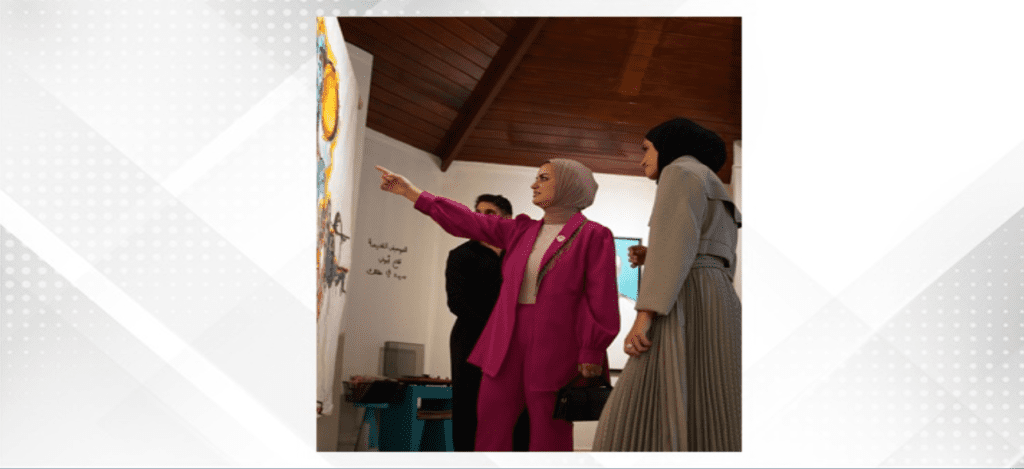 Youth Minister opens Amal Al Balooshi’s art exhibition “Unfiltered Thoughts”