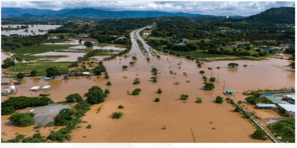 Flooding in Thailand maroons thousands in northern province