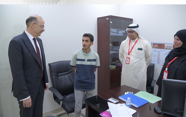 Following directives of HRH the Crown Prince and Prime Minister, Labour Minister conducts inspection tour at Employment Services Centre