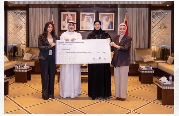 Youth Minister honours winners of ‘Frames & Wheels’ photography competition